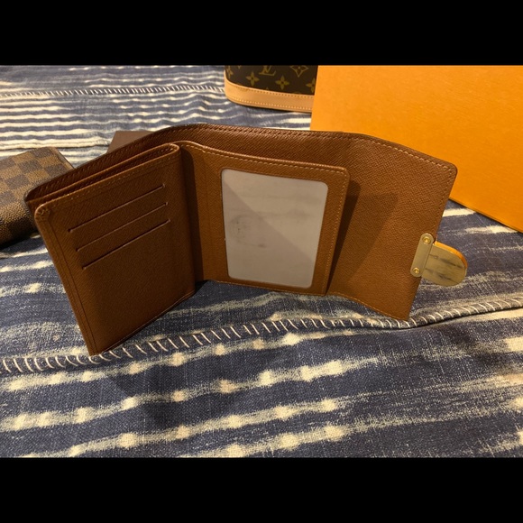 Louis Vuitton Wallet 100% Authentic - Picture 8 of 9